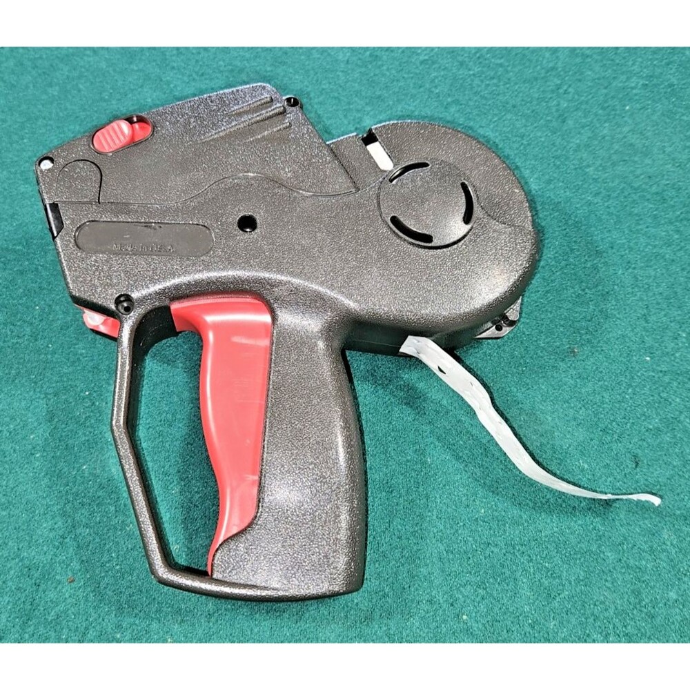 Avery Dennison Monarch 1130 Labeler pricing gun w/ 3/4 roll labels MADE IN USA